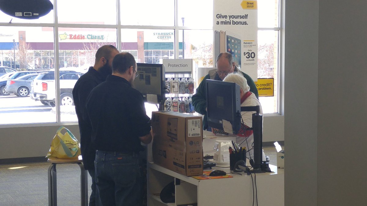 RST_WL's tweet photo. Anthony at the @Sprint #BEARDSTORE with 2 new lines on the G4 tv deal!! @MrSamGarland @wilcox_dallin @Erpratt https://t.co/S2RnusHrOA