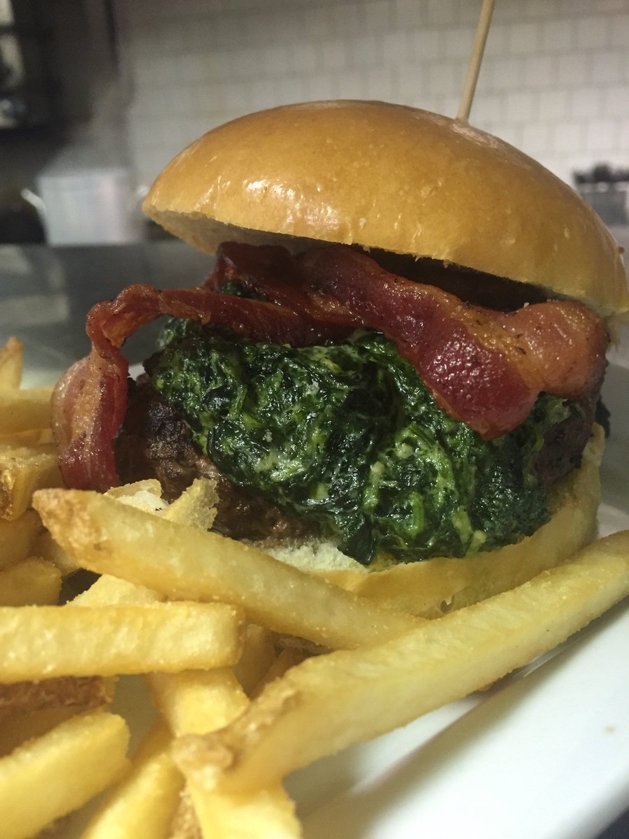 CapitalAleHouse's tweet photo. Spinach, Bacon, Alfredo Burger with a @BlueMtnBrewery Dark Hollow! #Lunchspecials #RichandDelicious #CapAleFred https://t.co/2ffMptA7C5