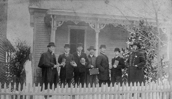 GradyHealthFdn's tweet photo. Atlanta Medical College students at 34 Hilliard Street - 1895 #flashbackfriday #EmoryatGrady h/t @GeorgiaArchives https://t.co/UQsYUkAc0G