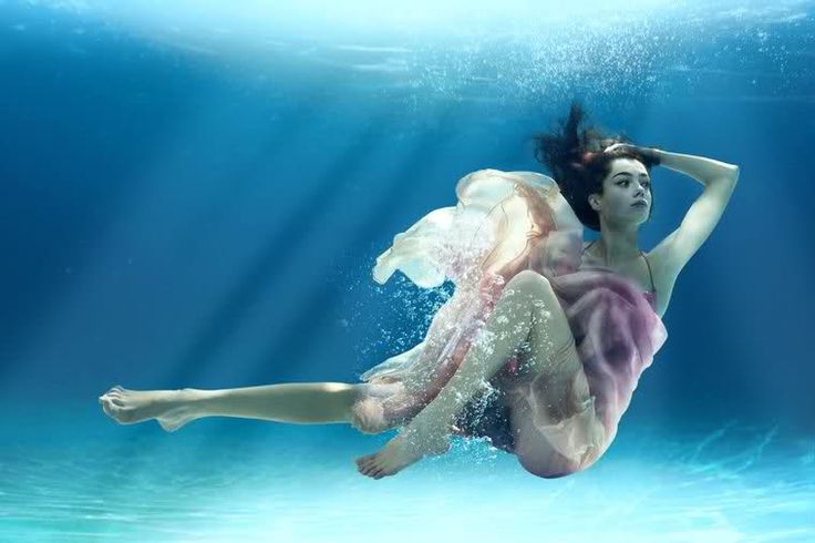 TheModelVote's tweet image. Here&apos;s some advice on how to take a better picture in any situation. #selfies #modelingpics r29.co/1KjzNH5