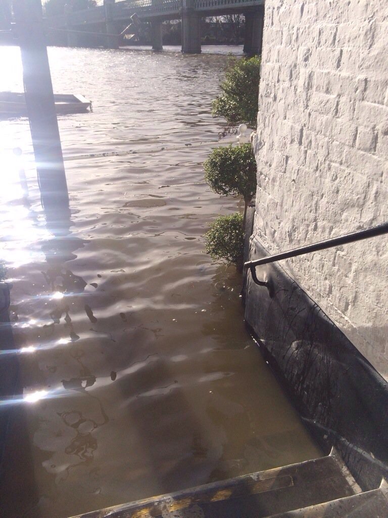 BullsheadW4's tweet photo. @IainDale plenty of flooding this week @BullsheadW4 #chiswick https://t.co/eaAM3VPF1l