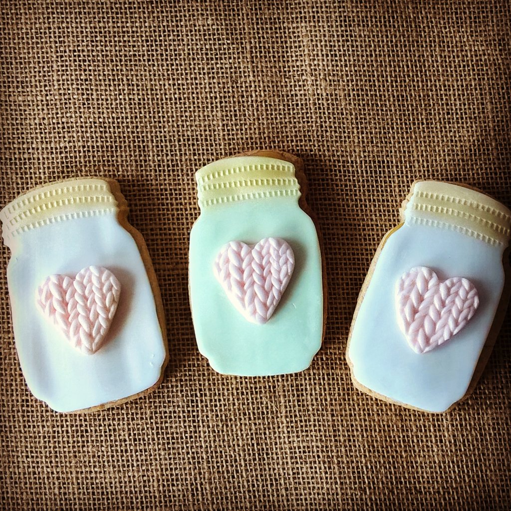 vanillateas's tweet photo. Mason jar wedding cookie favours..... made to order xx https://t.co/ZksZWDFTJk