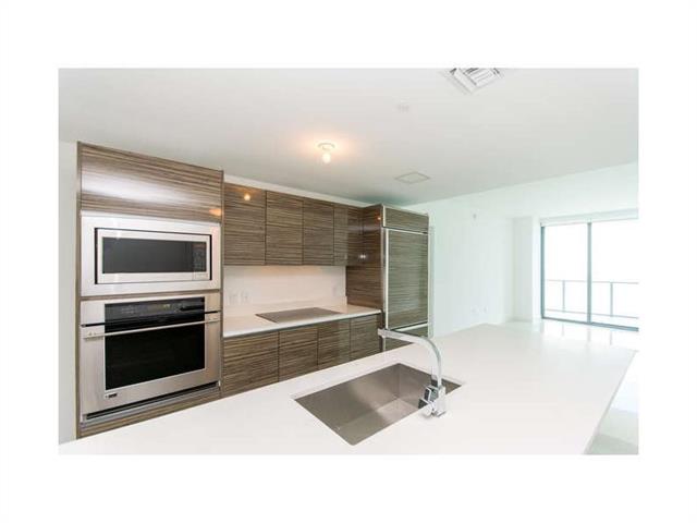 jayjaydon_'s tweet photo. Check Out the AMAZING View of this #Miami #Condo4Sale on the Bay #MiamiHomesClick #KeepMeInMind4RealEstateReferrals https://t.co/YdSJT3TSQj