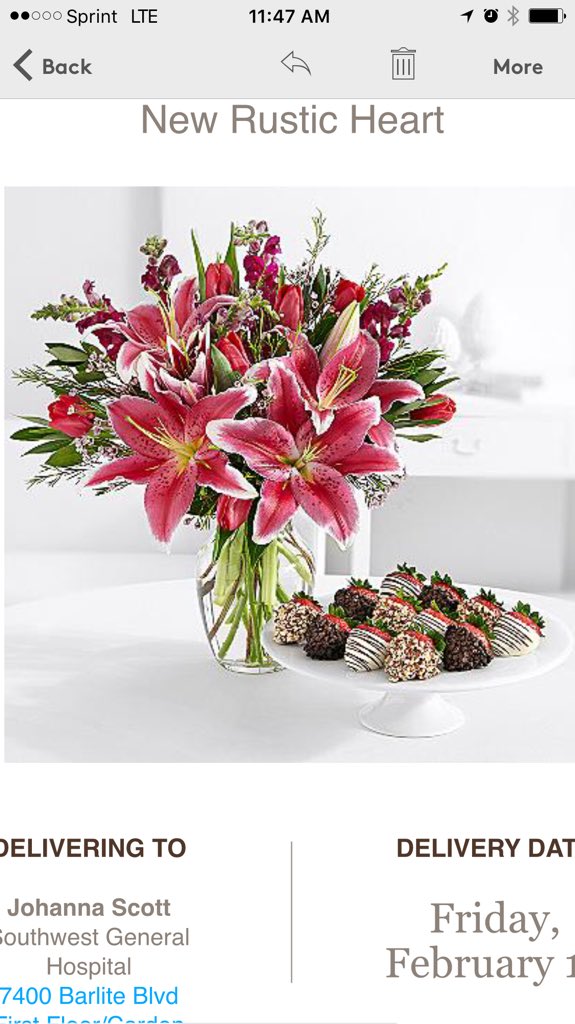 AlamoHapa's tweet image. @SharisBerries This will be the reason my wife divorces me #WorstValentines #falseadvertisement