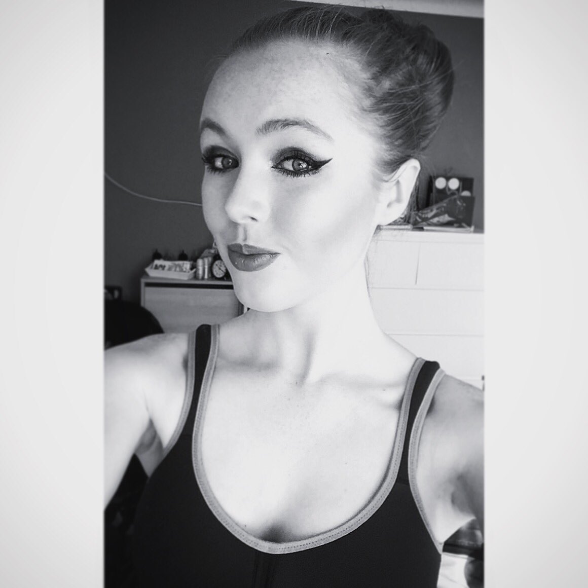 MissEBarrington's tweet photo. When i did my make up and got bored ☺️ https://t.co/mV3W2wAoU3