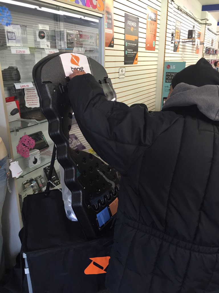 SPG_EYL's tweet photo. COME ON DOWN! You're the next contestant on BOOST is RIGHT! ❄️💃🏻🔥🍿🎟🏅#SprintNEAreaEvents https://t.co/TfSqSdD8cc