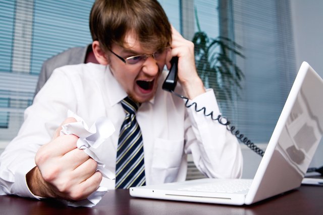 Как получить запись разговора у оператора. Деловой телефонный разговор. Менеджер с телефоном. Запись на диктофон. Запись беседы.