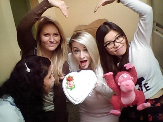 maninder_burmi's tweet photo. Kirkbridge ladies feeling the love this Valentine's @BrianGervais_TD @elliss5 @JessicaKeus @Kerry_portergrl https://t.co/WLMGV9oFFI