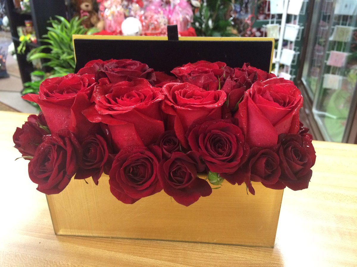 MandMFlorist's tweet photo. Complete your #ValentinesDay check list with one stop to the shop! https://t.co/UcSse26iFg