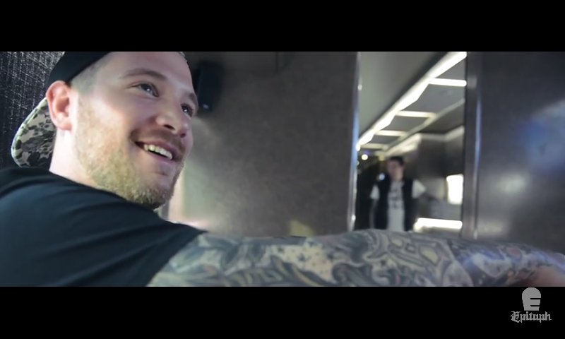 wtfchloeeeee's tweet photo. I LOVE THIS VIDEO SO MUCH THANK YOU SO MUCH FOR THIS #GoldVideo https://t.co/mK07L8iZCy