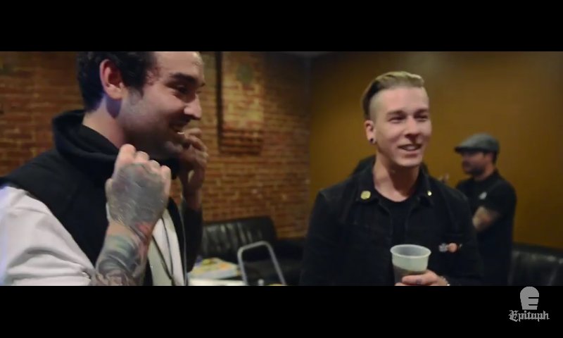 wtfchloeeeee's tweet photo. I LOVE THIS VIDEO SO MUCH THANK YOU SO MUCH FOR THIS #GoldVideo https://t.co/mK07L8iZCy