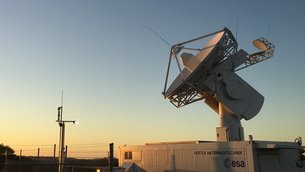 esa's tweet photo. New antenna in #australia ready for business #estrack #perth https://t.co/uUdMxX7aq4 https://t.co/SFtDlCJWU4