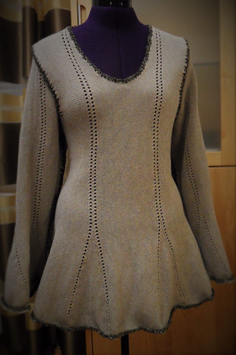 PurlaStrick's tweet photo. #knitting #wool #tunic #knittingmachine https://t.co/6gnF65rZ28