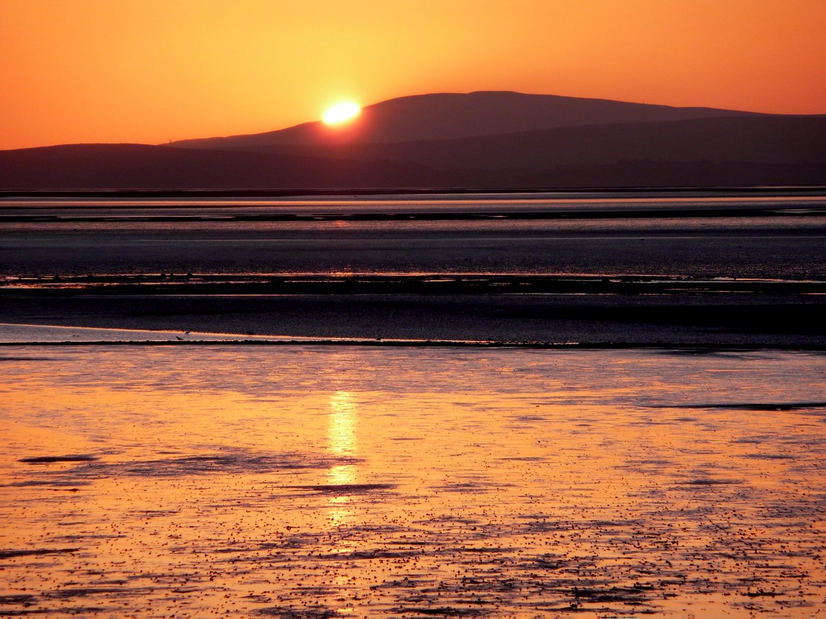 VisitMorecambe's tweet photo. Sunset over Kirksanton and Black Combe for @FoldGuest 
@CumbriaWeather @grange_hotel @rattycastle @CumbrianRambler https://t.co/eg70LV29yH