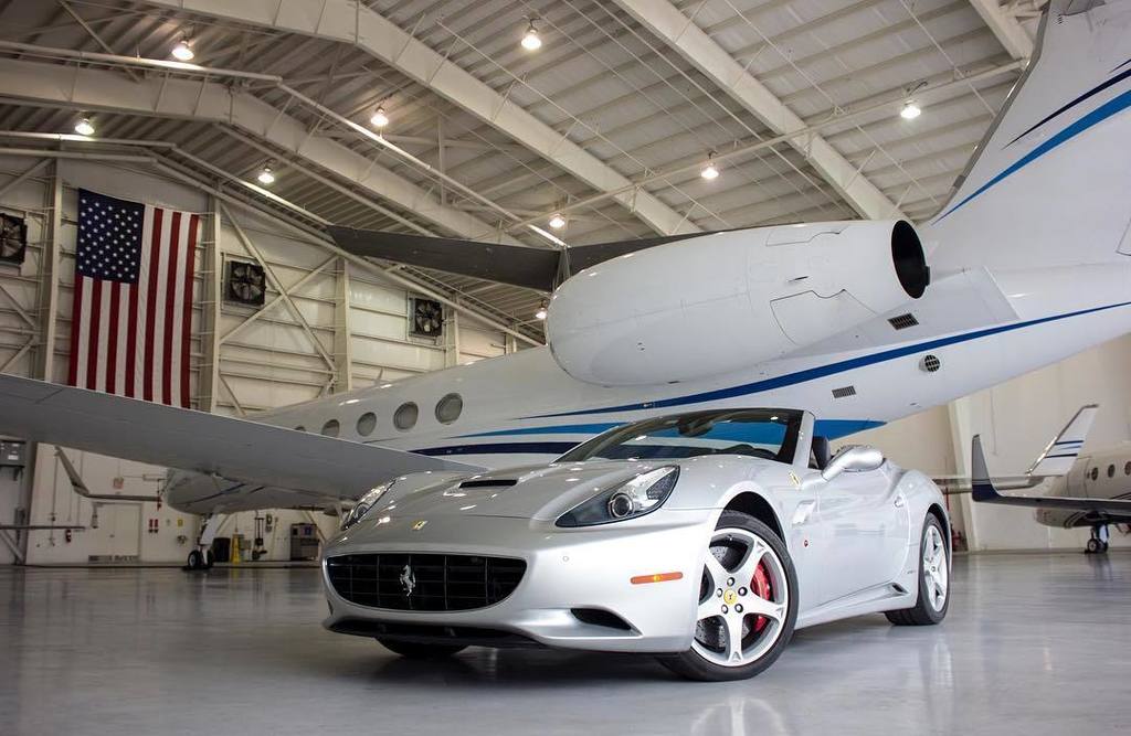 mphclub's tweet image. Weekend Prep @fontainebleauaviation #FlyFamously #mphclub #ferrari ift.tt/1LlgEQ1