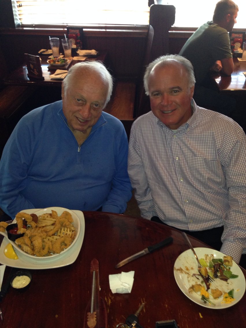 LSUTigersBook's tweet photo. Paul Mainieri &amp; LA Dodgers legend Tommy Lasorda enjoying lunch &amp; baseball talk at @walk_ons right now. #LSU https://t.co/qcgrj79uN0