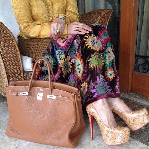 WLLouboutin's tweet photo. So Nice! hermes birkin and cork louboutin daffodils
https://t.co/gLwN53Mn0u

#louboutin #heels #hermes https://t.co/Gz6cNx9mdZ