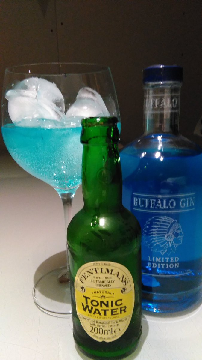 AnBrowaeys's tweet photo. Have a nice weekend! #gin #gintonic #buffalogin #fentimans #fentimanstonic #kaagent #cobw @KAAGent @FentimansLtd https://t.co/4gye8LHZjs
