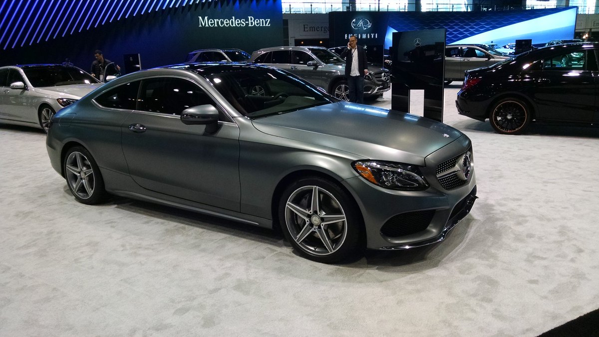 RacingPickEms's tweet photo. Lots of dull paint at the MB display #cas16 #notabigfan #buffitout https://t.co/kENiUonxa1