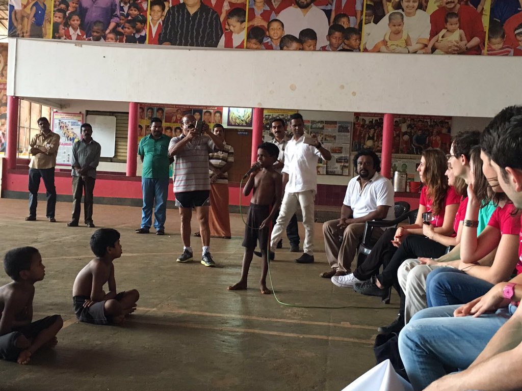 Un accueil formidable et émouvant a l'orphelinat! <a href="/bollywoodtea/">bollywoodproject2016</a> #INPA #India