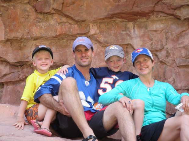 DurangoHerald's tweet image. Community Cares 5K on Saturday to benefit Dugan family 
shar.es/14eMfJ
#Durango 
#battlingcancer
