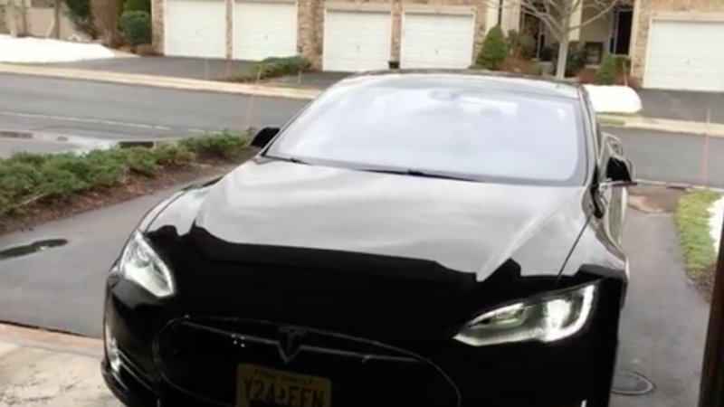 therealautoblog's tweet photo. .@TeslaMotors improves Summon feature with more safety: https://t.co/L545Vj2uhv https://t.co/xjUbAaa0An