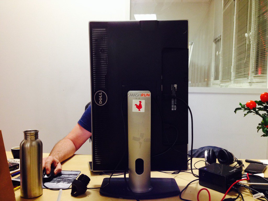 jcklngrn's tweet photo. Dare to be different. This is how @chrislukic gets shit done @SmashrunHQ #verticalmonitor #ftw https://t.co/AOuD2lTnGu