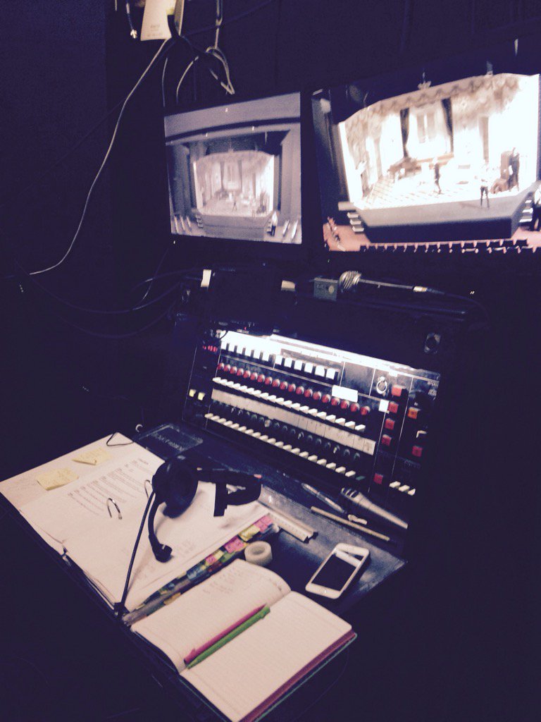 Ash_Nottingham's tweet image. Act 1 beginners call @rainbowontouruk 1st preview. Chookas ALL @thelisamaxwell @garywilmotactor @samattwater #Judy