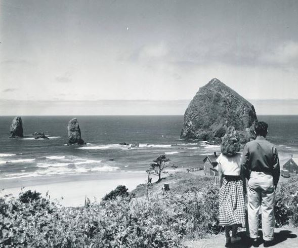 One of our favorite photos from the archives of a couple overlooking Haystack Rock! #CannonBeach <a href="/CannonBeachHC/">CB History Center</a> #RT