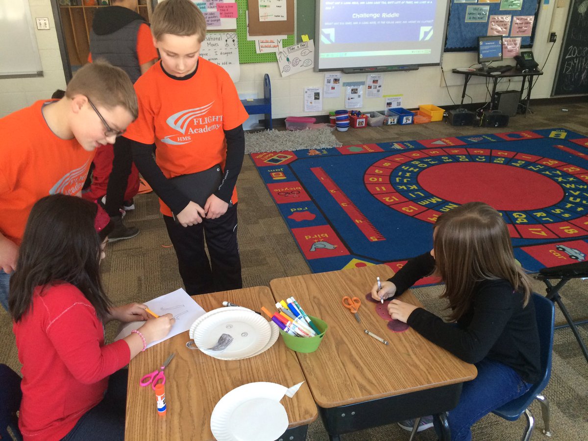 JonathanJLees's tweet photo. Shapeamals... Solving a riddle and making an animal from shapes! #hawsed2016 @FLIGHTSDW https://t.co/6t3TuBlPVk