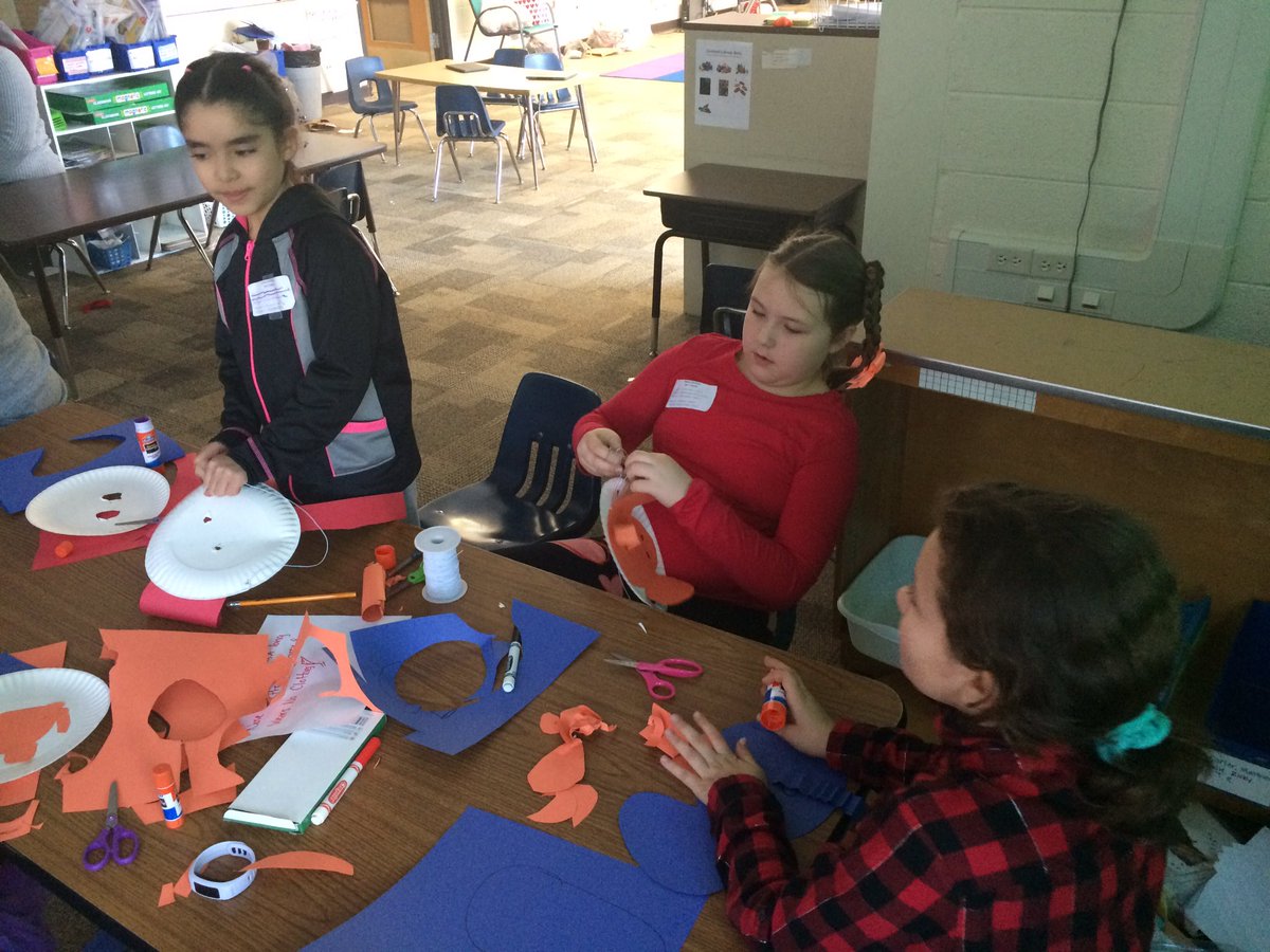JonathanJLees's tweet photo. Shapeamals... Solving a riddle and making an animal from shapes! #hawsed2016 @FLIGHTSDW https://t.co/6t3TuBlPVk