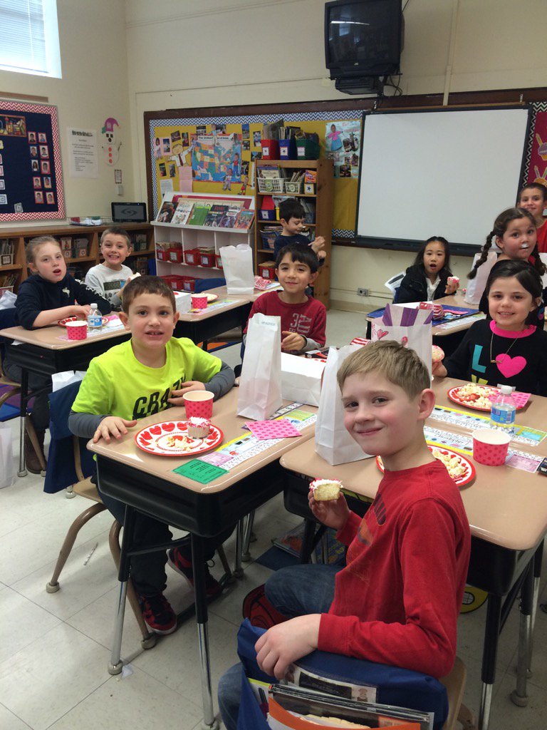 lgriffith20's tweet photo. Valentine's party! @WPSCoolidge #2griffith https://t.co/FMCC18fSOm