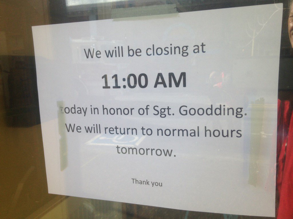 JoeEnglishKATU's tweet image. Businesses shut down to honor Seaside police officer#LiveOnK2