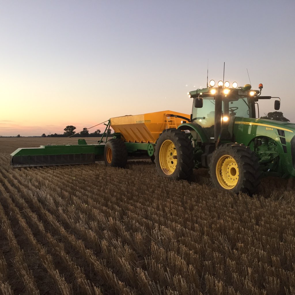 Woodleafarms's tweet photo. No marker drums this year. VRT lime. #greenstar #landaco #PHmapping #winning. @woodwest01 @quambyag @AgPrecision https://t.co/7Vv2LqNQUE