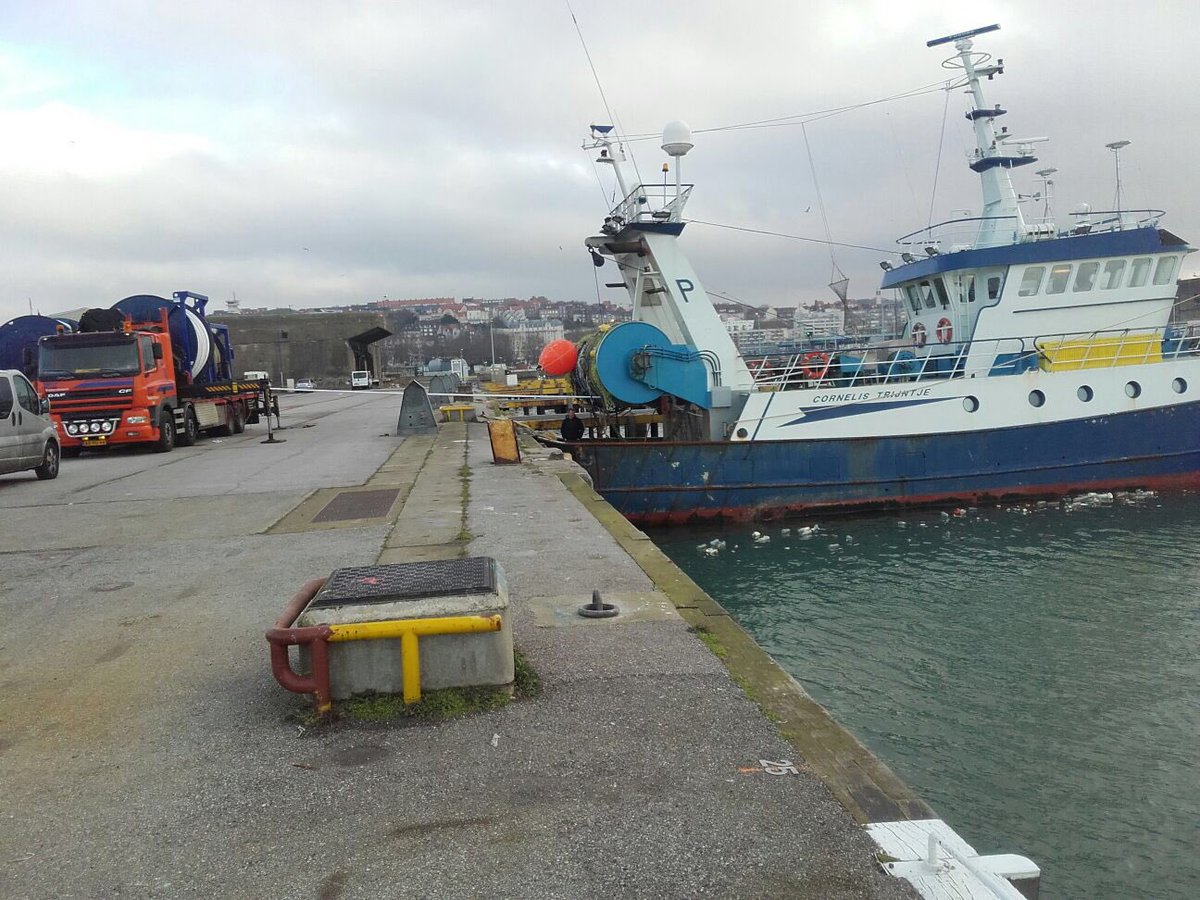 AlbertVCU's tweet photo. Combiropes wisselen in Boulogne-Sur-Mer #langelengtes #geensplitsen #onderspanning #UK135 https://t.co/iIHVcie3Al