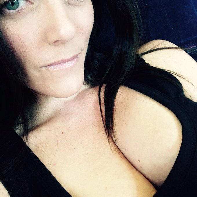 Eeek 15 mins to tart myself up before webcam. Live Sexiness at https://t.co/Ef9gHdvM5i 8pm .Coming? https://t<a href="/tag/coyg"class="tags"><span>#coyg</span></a>