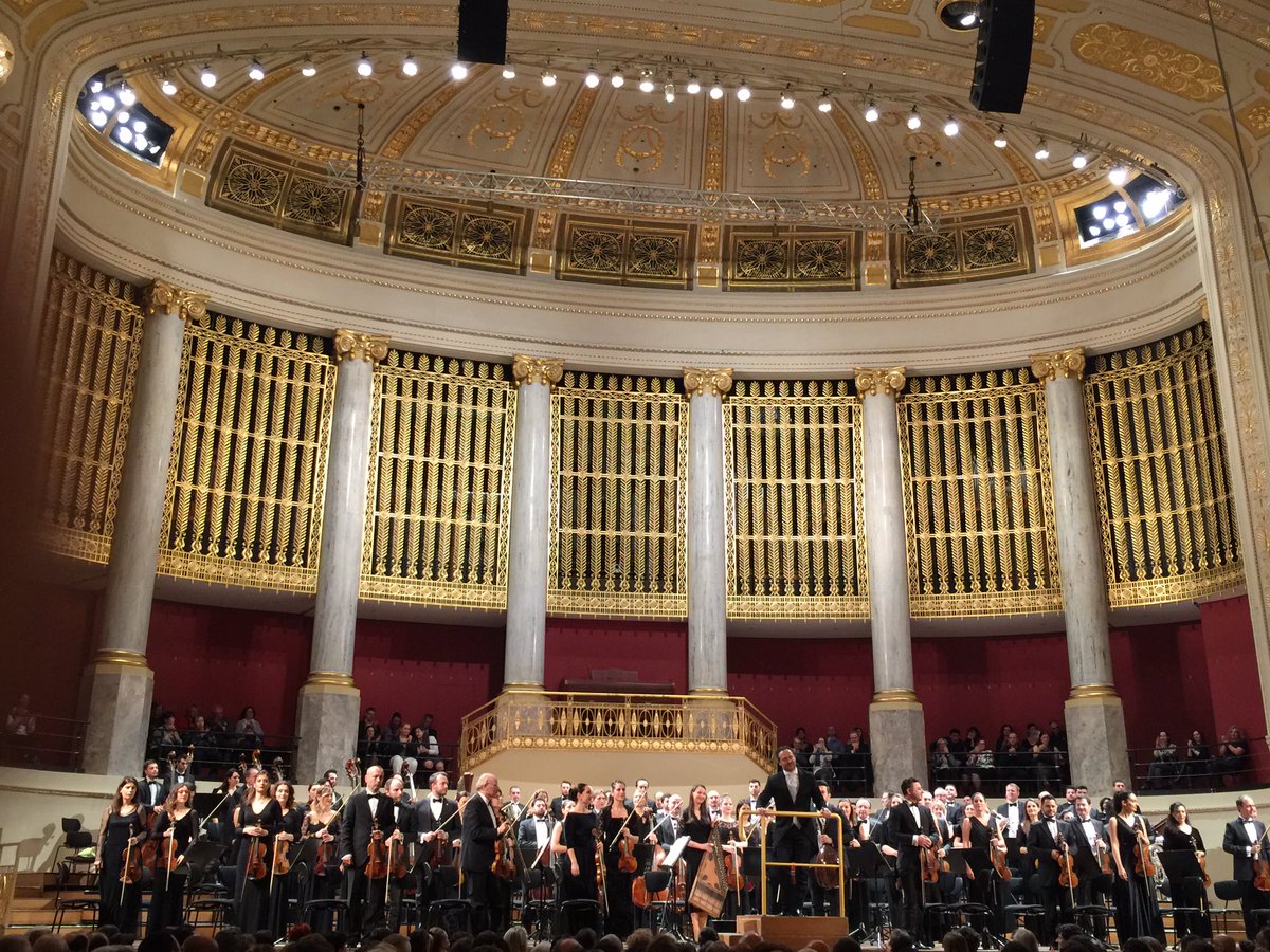 Konserin 2.bölümü başlıyor. <a href="/Konzerthauswien/">Wiener Konzerthaus</a>