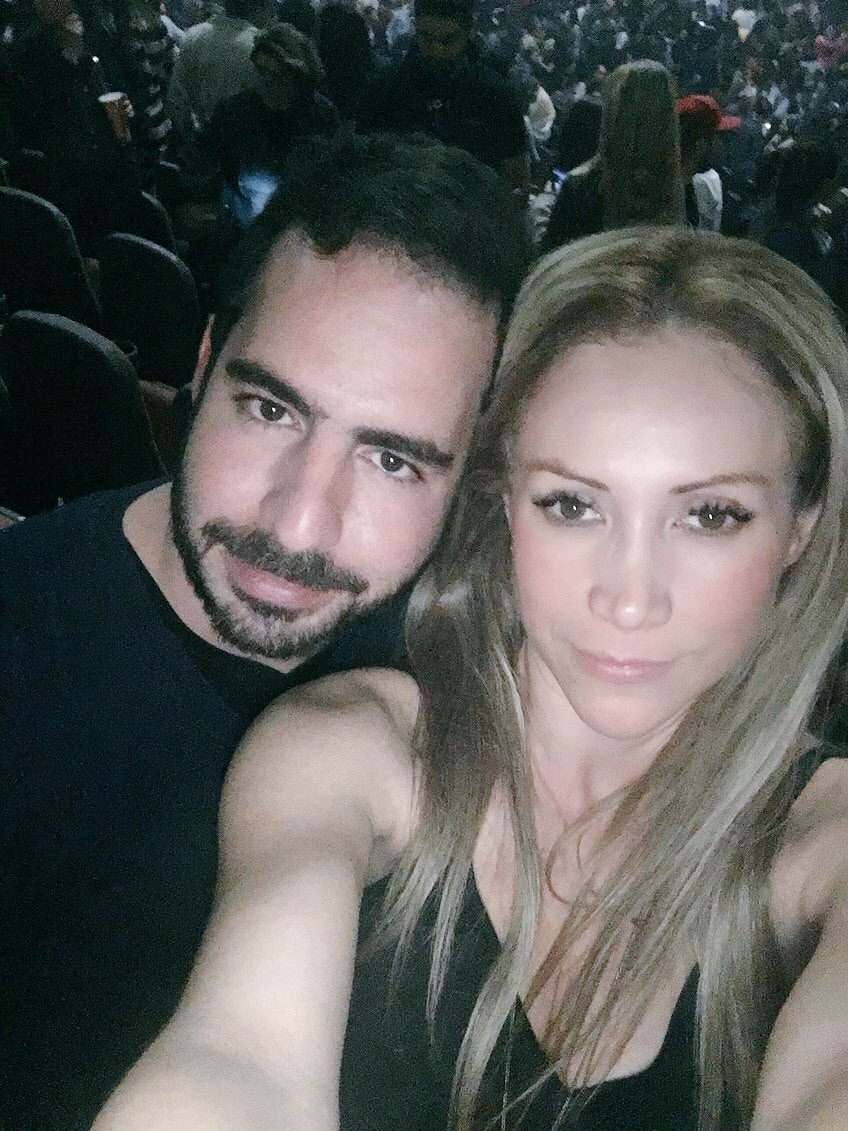venes2514's tweet photo. Con él boyfriend la noche de anoche #AlejandroSanz #tourmty https://t.co/S2oC5qDiFv