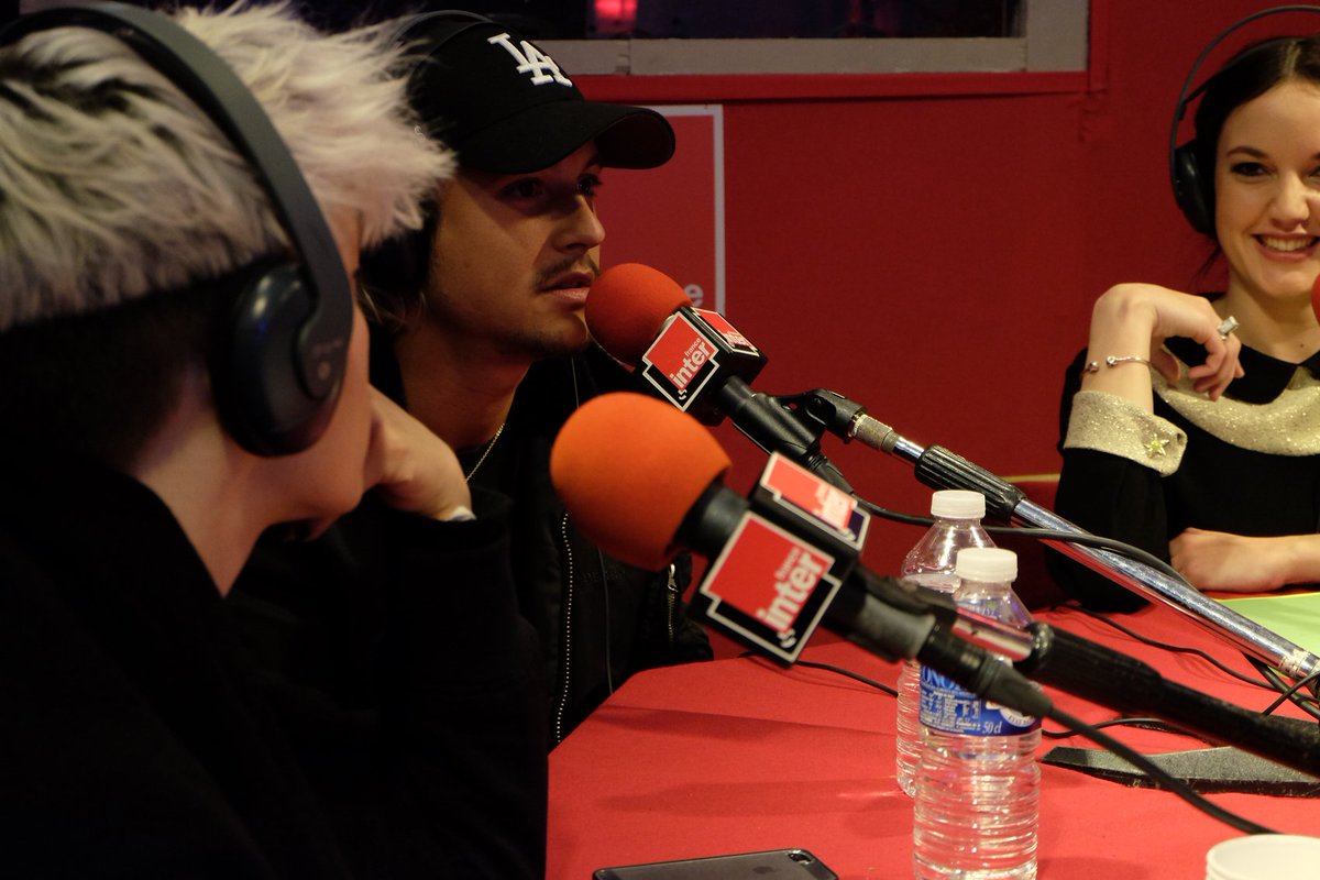 MduqN's tweet photo. #ALaTable de @franceinter : @nekfeu entouré de @Jainmusic &amp; @jeanne_added #Victoires2016 https://t.co/codSNDvjP0