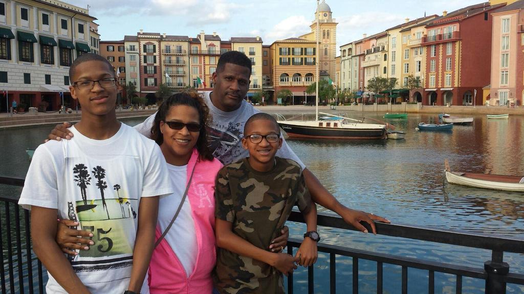 PortiaFOX5's tweet photo. #RiverdalePD Chief: @GoldShieldATL accepting donations for family of fallen officer Major Greg Barney @FOX5Atlanta https://t.co/JPzi2J7dBP