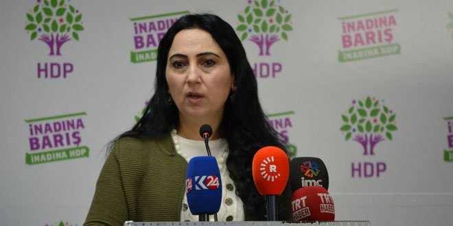 Realistt30's tweet photo. FİGEN Yüksekdağ,
Bir Türk kadını olarak fotoğrafa sessiz kalmayı hakaret sayarım.

@FigenYuksekdag https://t.co/HRVbtnWdxU