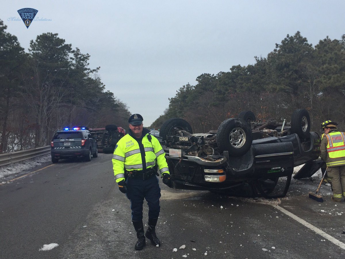 DustinGFitch's tweet photo. Cleanup still underway, Rte 3 NB north of #Sagamore Bridge still closed to all #MAtraffic

https://t.co/cMOBHyF1e0 https://t.co/3w4MlMQ7xQ