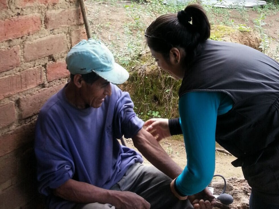 Salud_Loja's tweet photo. Habitantes de la parroquia Santa Teresita, cantón Espíndola, reciben atención médica del #Distrito11D05. https://t.co/claR75jP07