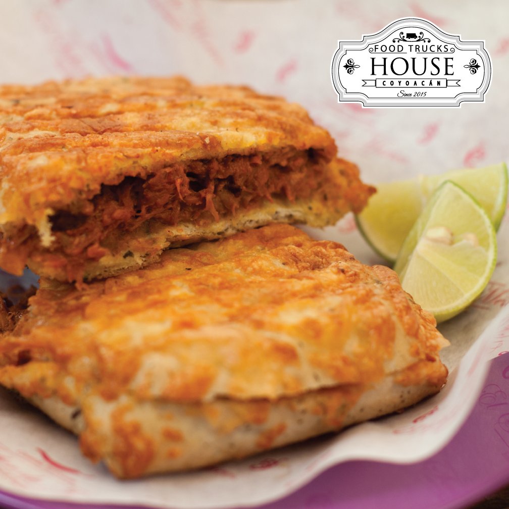 Un mega clásico en Coyoacán: Chapata de Cochinita. Solo en <a href="/elsabormx/">el sabor de México</a> ¡RT si ya la probaste!