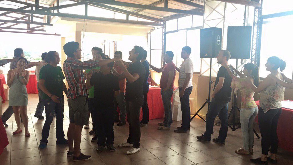 startupbo's tweet photo. Pasala pasala mi barquitoo.. Una forma divertida de aprender BMCanvas #InnpacTAR #swlapaz #startupbo … https://t.co/iO28bkNdoK