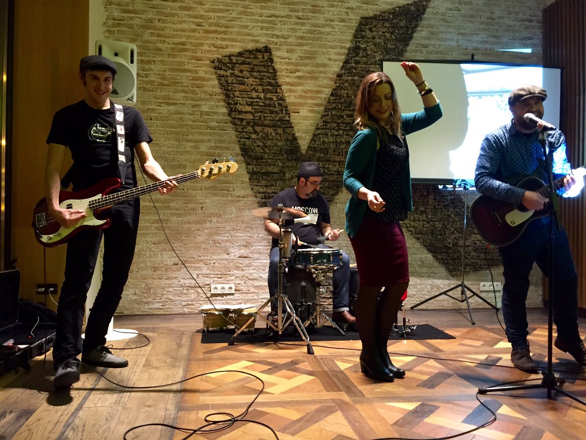 KelerDonostia's tweet photo. #Sedekeler Fantástica noche de viernes. Mucha suerte a Uxue con su proyecto #LoveInvaders https://t.co/lem6f0aBWx