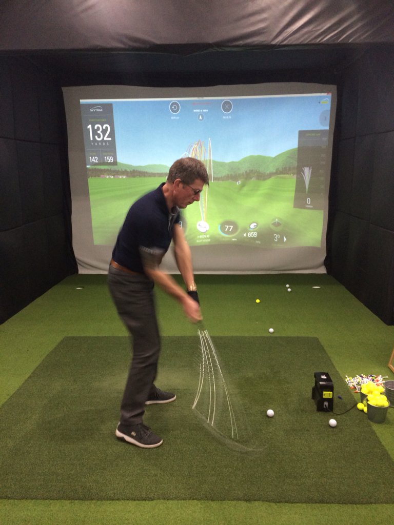 MikeOvett's tweet photo. Thanks to @Callaway_James from @CallawayGolfEU for a great DemoDay in the swing studio @Hassocksgc 12 Happy Golfers https://t.co/3argZOL8qy