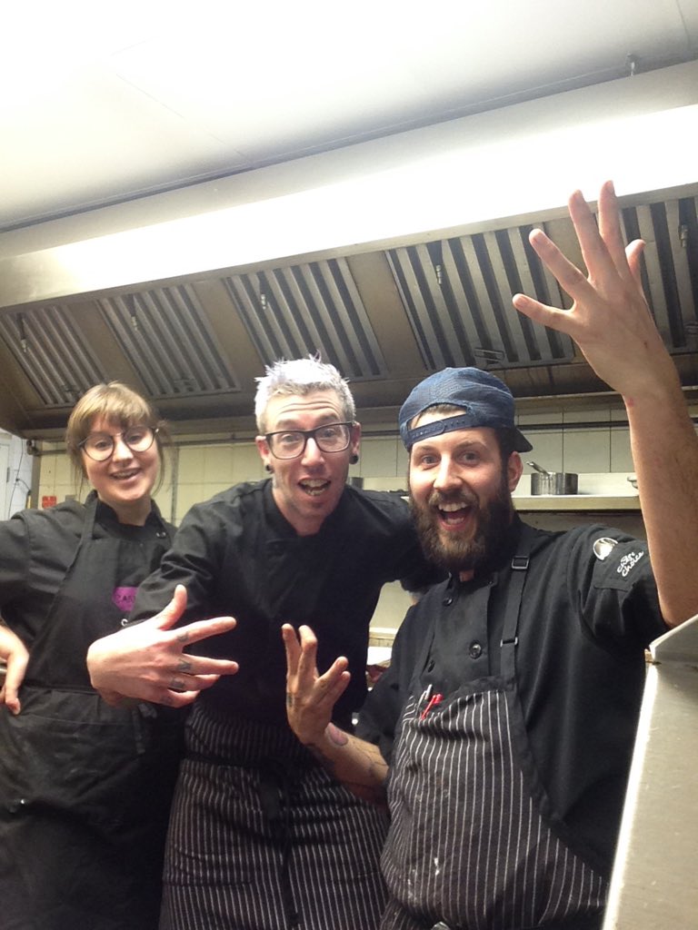 CanvasKitchen's tweet photo. Da squad is ready #weekend #service #valintines https://t.co/VFAWer9OFA