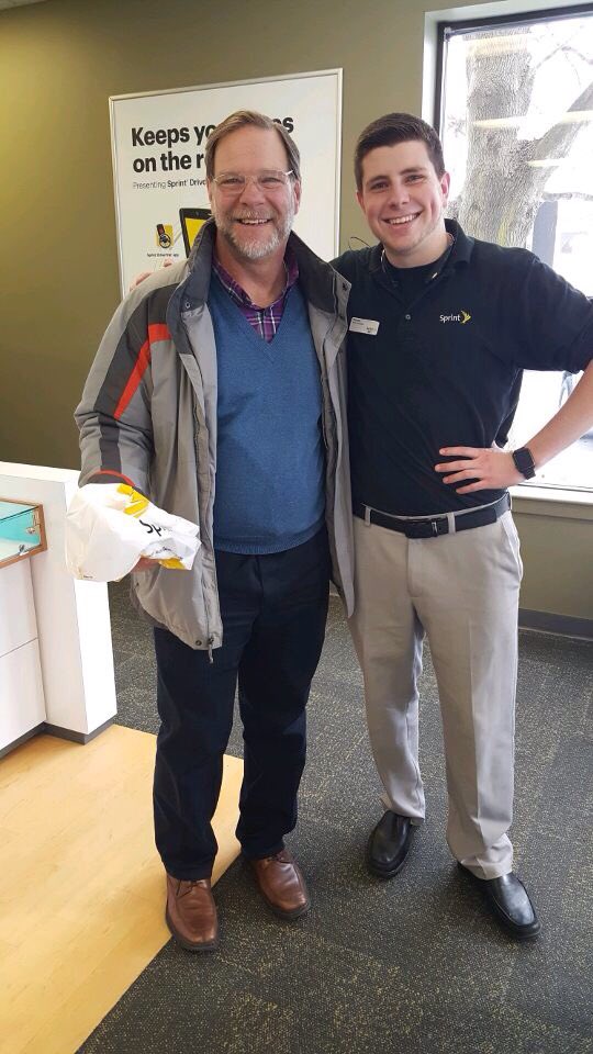 RosarioMatt's tweet photo. Another satisfied customer growing his account here @SprintFallRiver !! #sprint4newengland https://t.co/OK2np2epY5