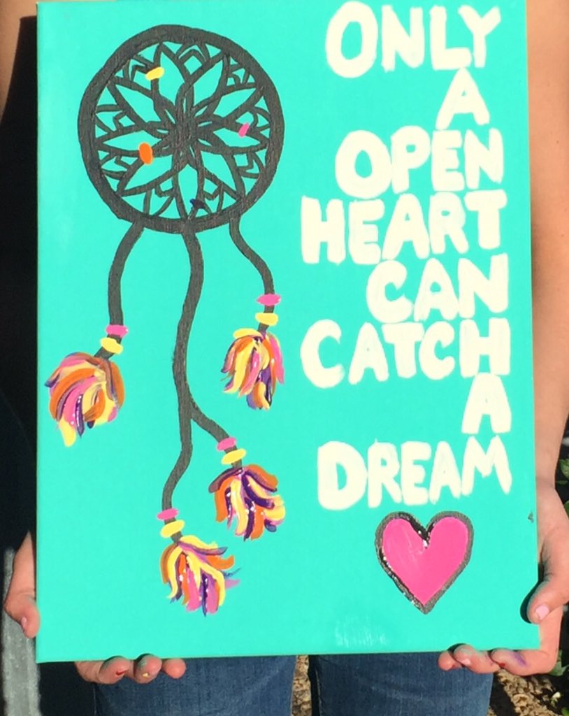 greene_lizzy's tweet photo. My submission for https://t.co/4OoKgVrABX #TGIF #HeartsforArt https://t.co/FvRmAXvCge
